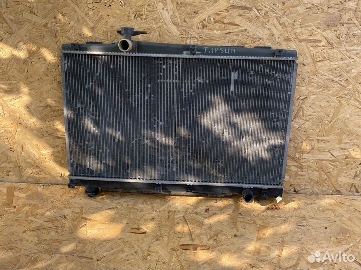 Радиатор охлаждения Toyota ipsum