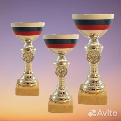Спортивные кубки медали