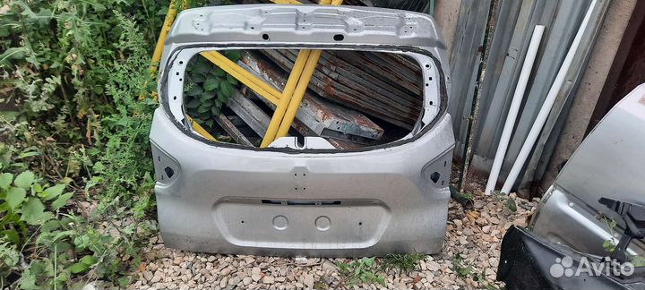 Крышка багажника Рено Каптюр