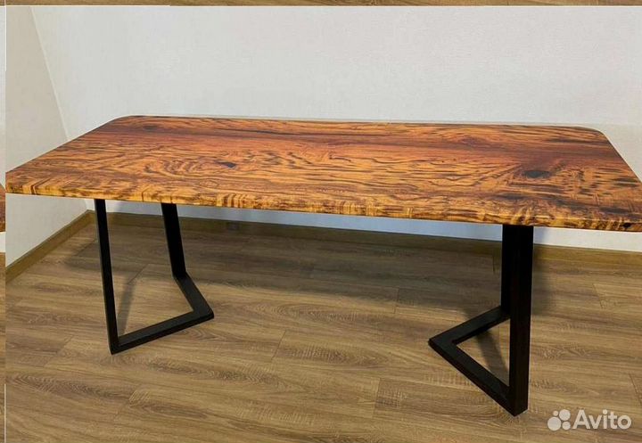 Компьютерный стол 'Pale Bedroom'