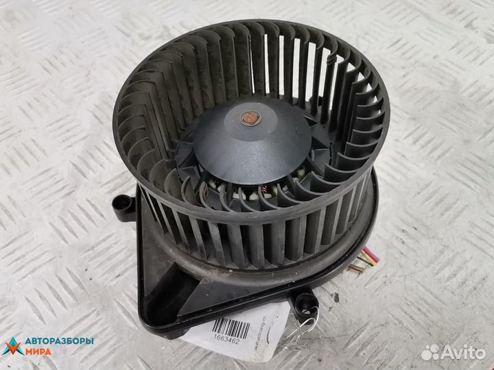 Моторчик печки Audi A4 B6 2003 8E1820021B