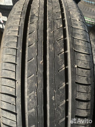 Yokohama BluEarth-ES ES32 215/60 R16