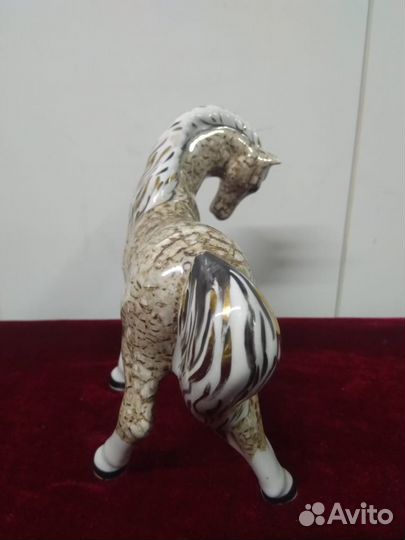 Статуэтка фарфор