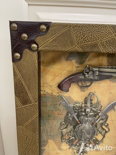Картина - пано, гербы и старинные пистолеты
