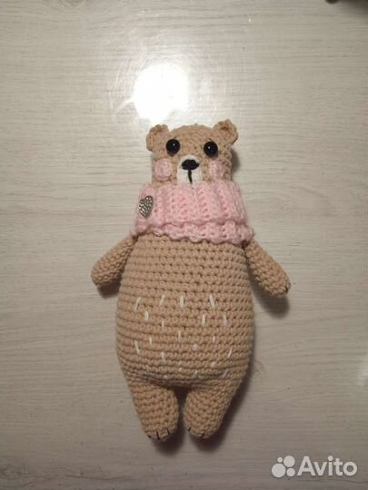 Вязанная игрушка медвежонок