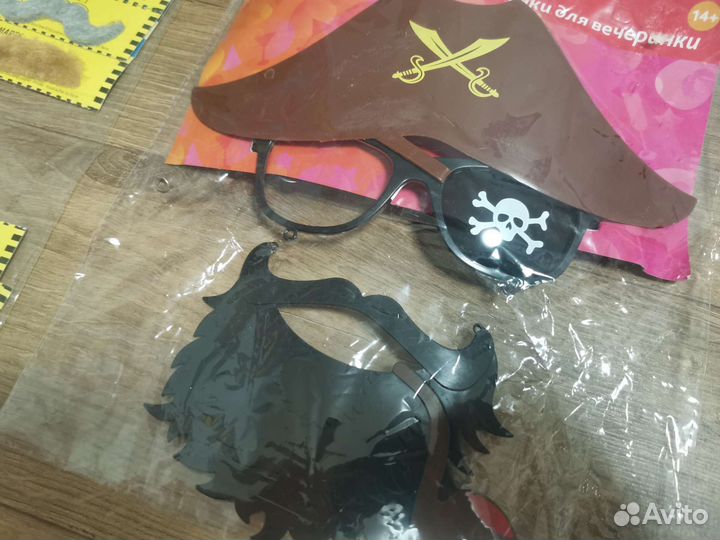 Карнавальная маска пирата, усы