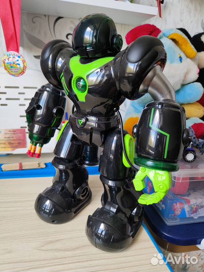 Игрушка робот с пультом