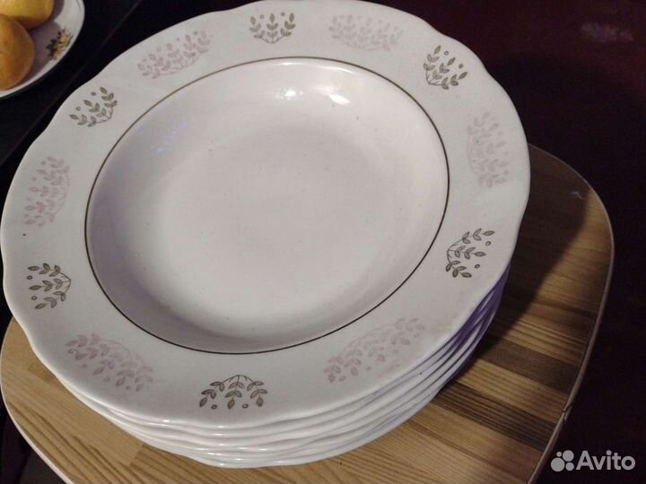 Тарелки суповые,с орнаментом и позолотой