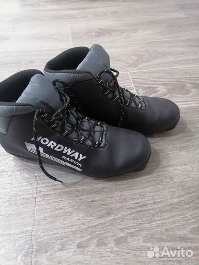 Лыжные ботинки