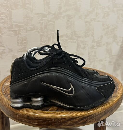 Nike Shox R4