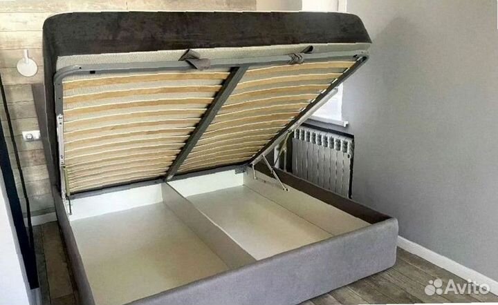 Кровать двуспальная дизайнерская мягкая