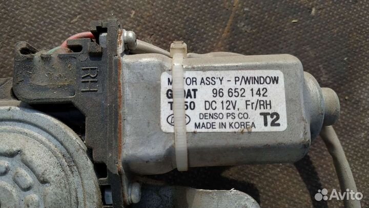 Передний правый стеклоподъёмник Шевроле Авео Т250