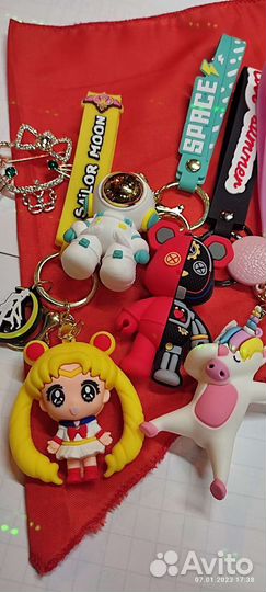 Брелки новые смотрите фото и описание спасибо