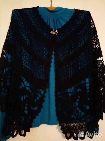 Вязанная крючком ажурная пелерина (ручная работа)