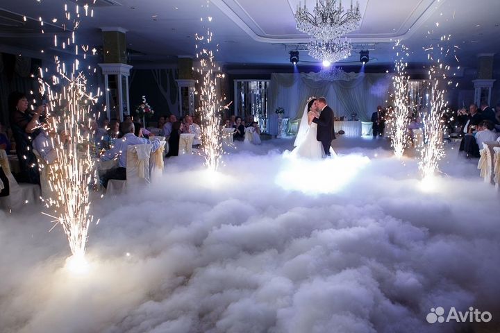 Тяжелый дым. Фонтаны. Конфетти