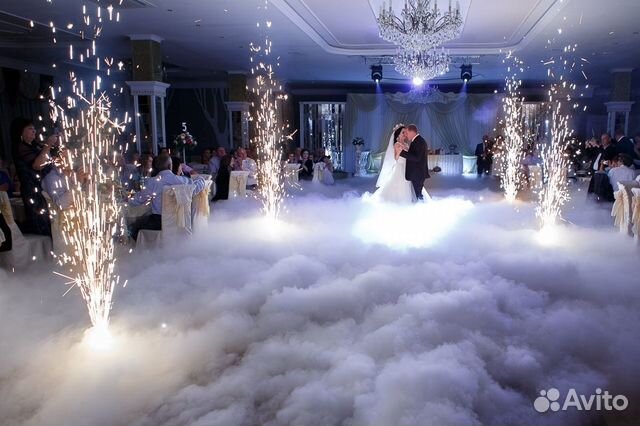 Тяжелый дым. Фонтаны. Конфетти