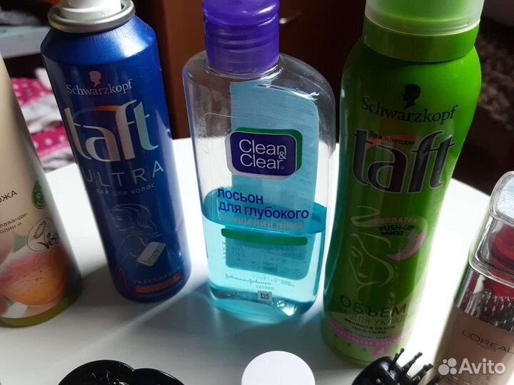 Косметика,заколки,косметичка б/у/пакет