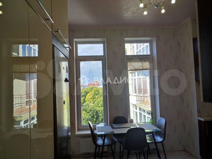 2-к. квартира, 73 м², 9/10 эт.