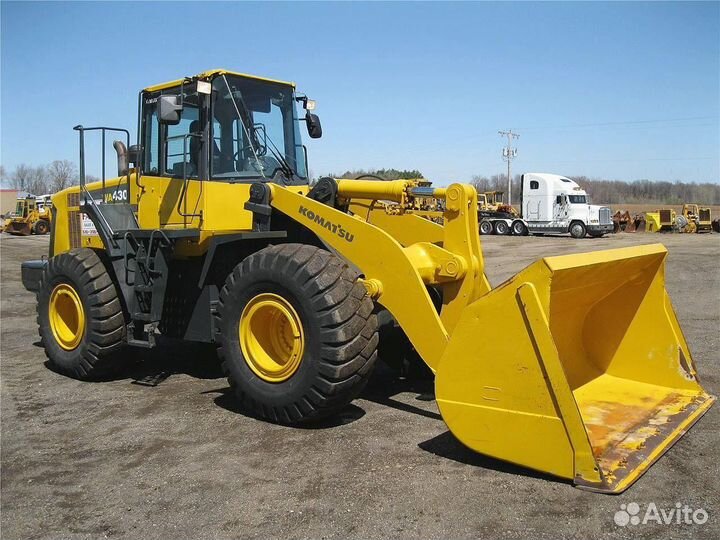 На разборке фронтальные погрузчики Komatsu