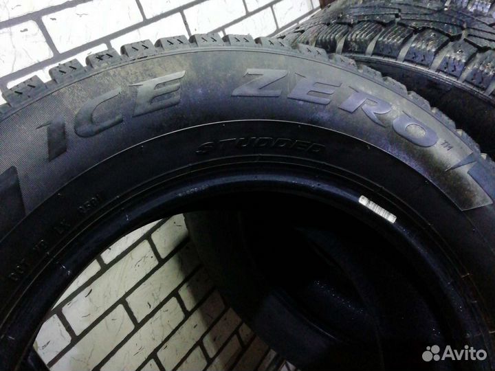 Pirelli Ice Zero 215/65 R16 102T