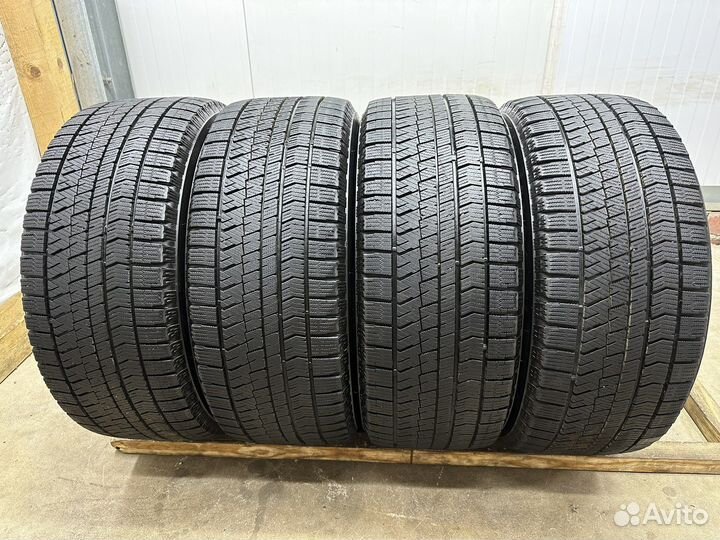 Bridgestone Blizzak VRX2 235/50 R17 96Q