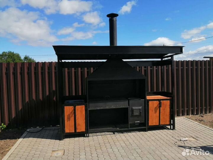 Мангальная зона под крышей