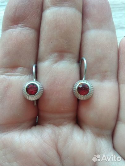 Миниатюрные винтажные серьги круглой формы