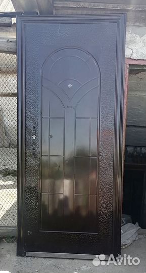 Дверь входная металлическая новая коричневая