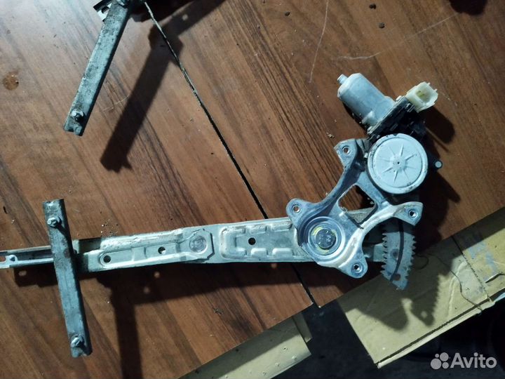 Стеклоподъемник ягуар с-тайп