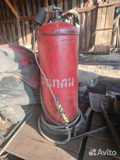 Газовый баллон с горелкой