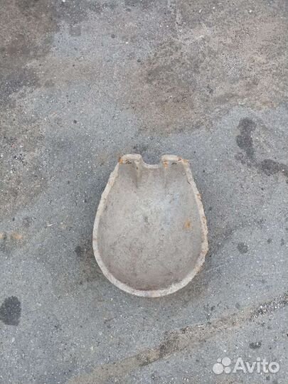 Поилка чугунная для коров и лошадей