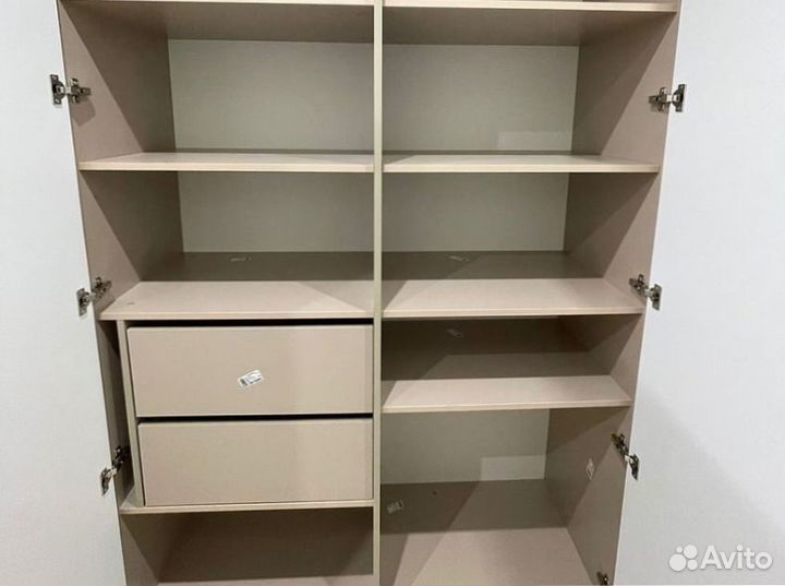 Шкаф распашной встроенный