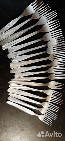 Столовые ножи и вилки