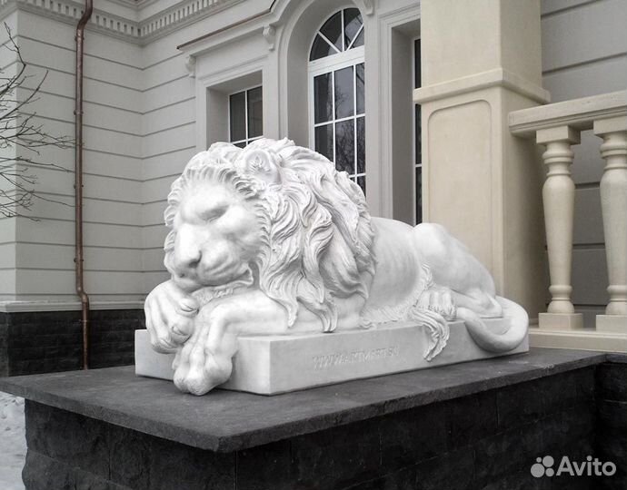 Лев из гипса