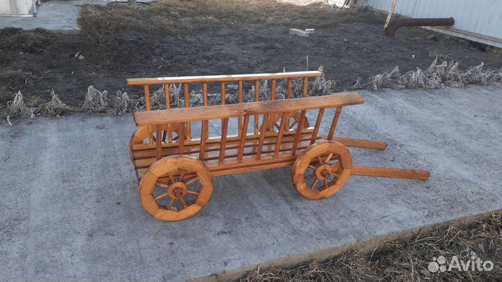Садовая декоративная телега