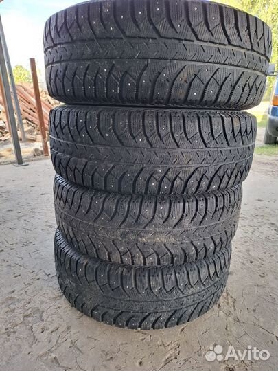 Bridgestone Ice Cruiser 7000 285/70 R16