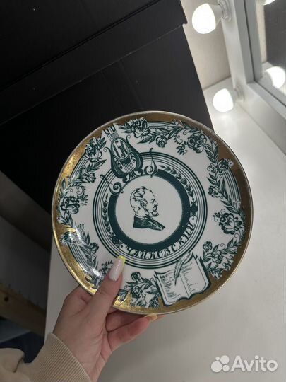 Тарелка фарфоровая декоративная П. И. Чайковского