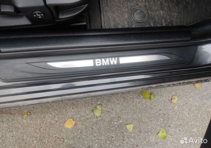 Накладка на пороги BMW F10. Накладки на пороги