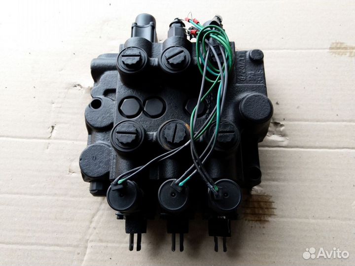 170-34848 Гидрораспределитель Mustang 2054