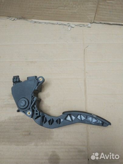 Электронная педаль газа Renault Megane 3, Fluence