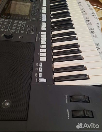 Yamaha PSR S750