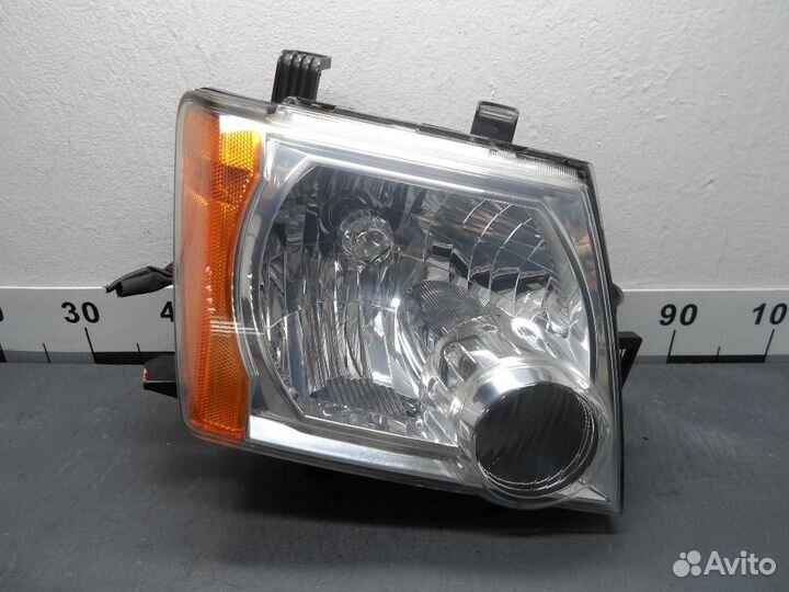 Фара правая Nissan Xterra