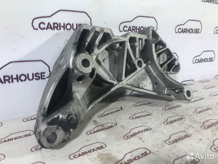 Кронштейн двигателя Audi A4 1.8 CDA