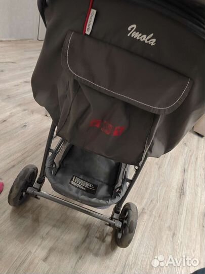 Прогулочная коляска Quatro складывается книжкой