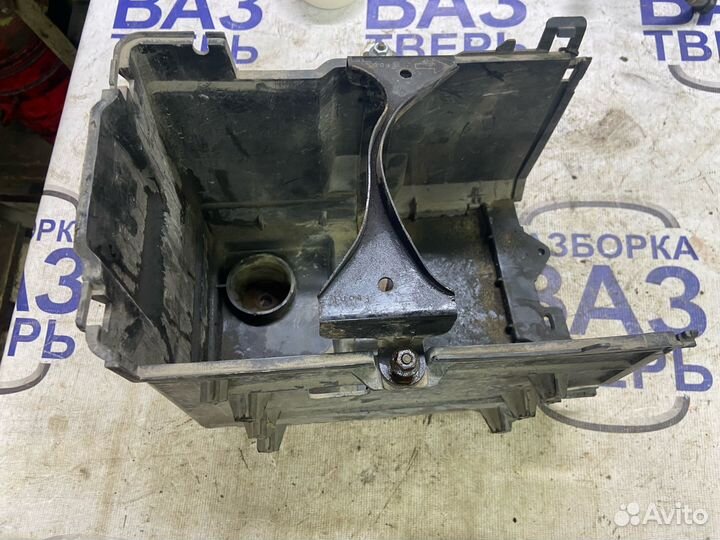 Корпус АКБ Мазда 3 вк