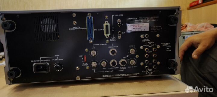 S VHS видеомагнитофон студийный Victor BR-S810