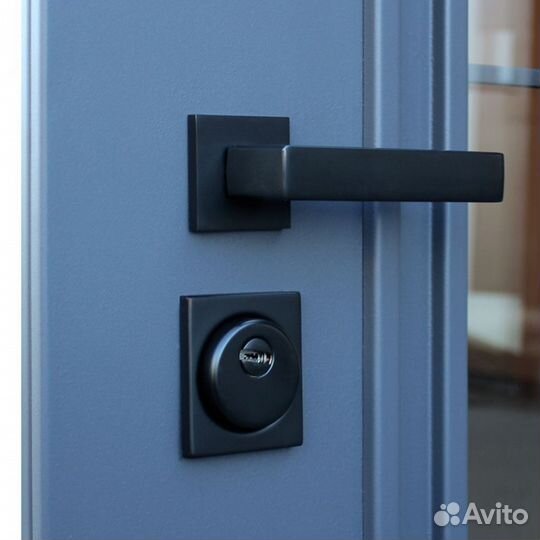 Входная дверь с окном и терморазрывом