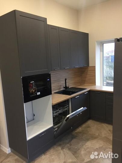Кухня буквой П В наличии