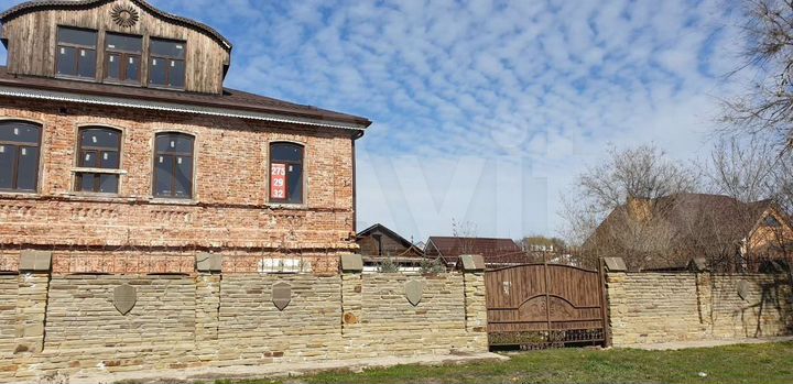 Дом 294,8 м² на участке 6 сот.