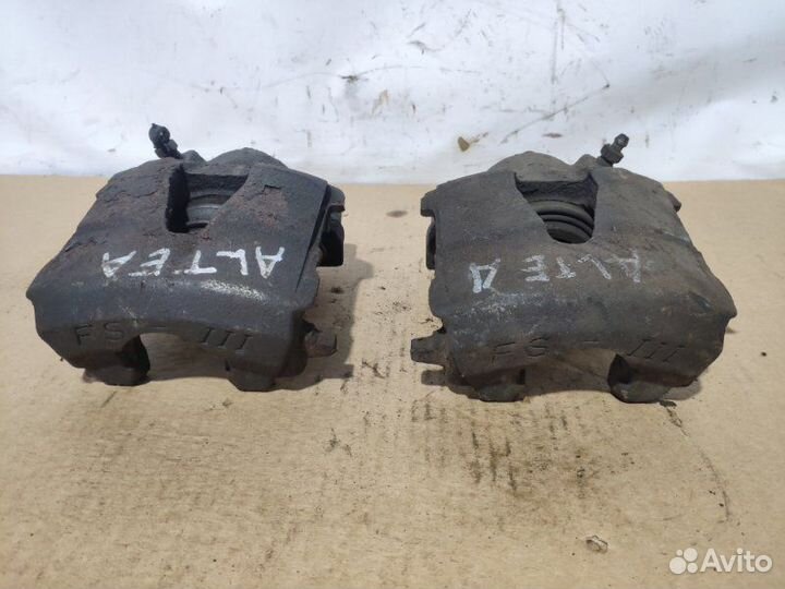 Суппорт тормозной передний Seat Altea, VW Golf 5